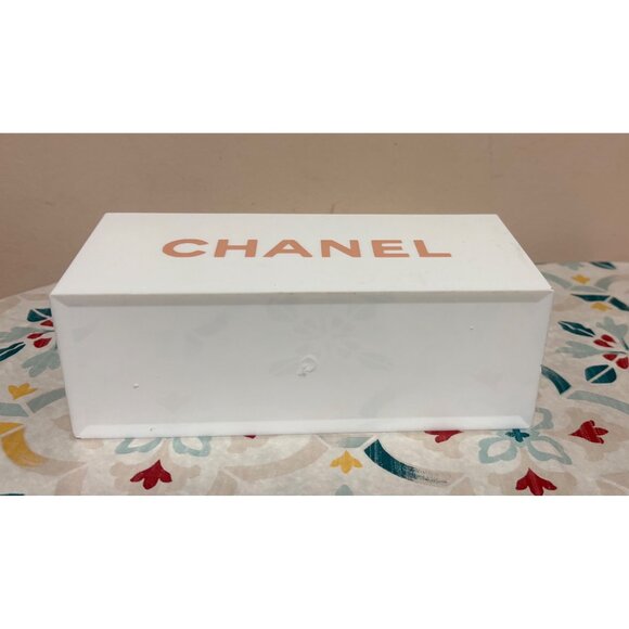 Chanel White Acrylic 3-Compartment Organizer With Logo Makeup Brush Holder - Picture 2 of 12